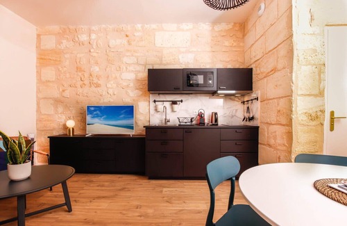 Bordeaux Sud Apartment | Bright Apartment in City Center with Spa & Family Amenities