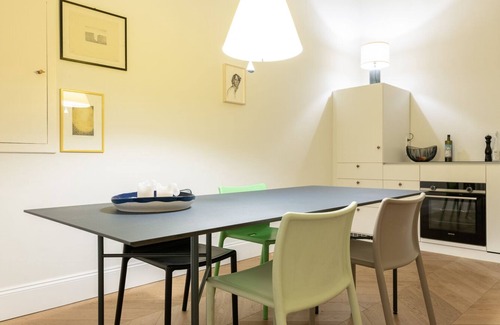 Innere Stadt Apartment | Bright City Center Apartment with Ringstrasse Views & Spa