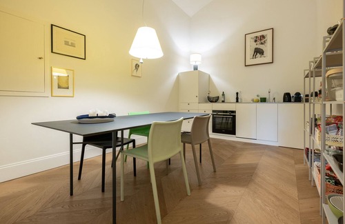Innere Stadt Apartment | Bright City Center Apartment with Ringstrasse Views & Spa