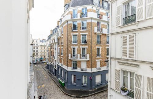 Clignancourt Apartment | Cozy Apartment Steps from Sacré Coeur in Paris