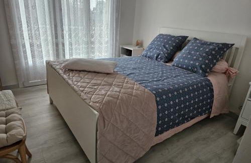 Le Pradet Apartment | Inviting Apartment Steps from the Beach - Family Friendly