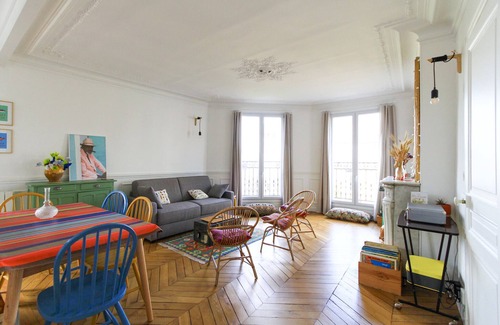 17th Arrondissement Apartment | Charming Rooftop Apartment with Breakfast in Paris