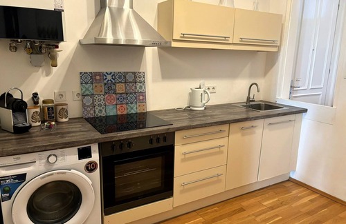 Brigittenau Apartment | Bright Apartment Near Augarten with Spa & Eco-Friendly Options