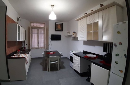Montecalvario House | Bright Apartment with 2 Bedrooms and Spa in Central Naples