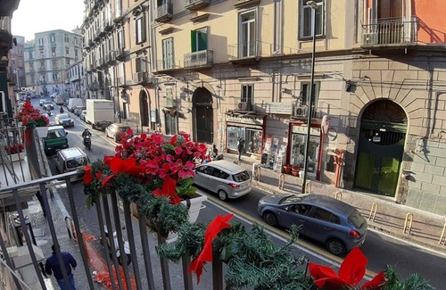 Montecalvario House | Bright Apartment with 2 Bedrooms and Spa in Central Naples