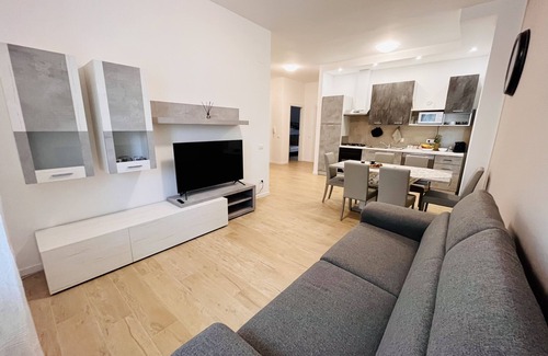 Barriera Vecchia-San Giacomo Apartment | Bright Apartment with Private Parking and Family-Friendly Perks