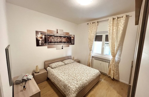 Barriera Vecchia-San Giacomo Apartment | Bright Apartment with Private Parking and Family-Friendly Perks