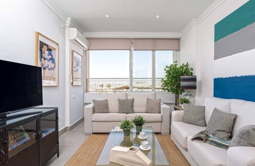 Encarnacion-Regina Apartment | Modern Apartment Near Metrosol with Spa & Breakfast