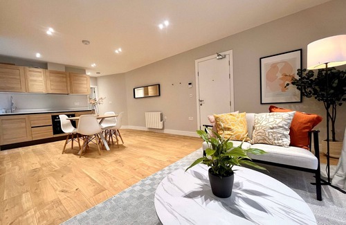 Farnham Apartment | Bright Apartments Near Farnham Castle by StayStayStay