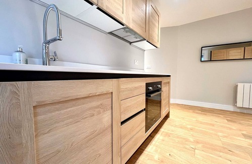 Farnham Apartment | Bright Apartments Near Farnham Castle by StayStayStay
