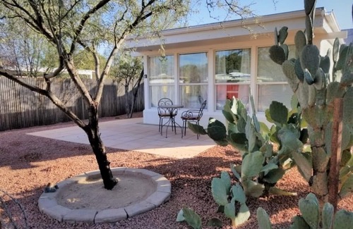 Palo Verde House | Bright Arizona Sunroom: Pet Friendly & Near UofA