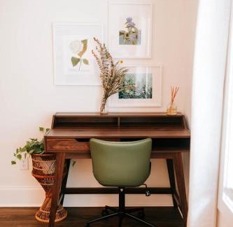 Athens House | Bright Artist's Cottage - 4BR, Family-Friendly Retreat