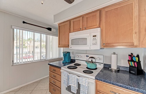 Siesta Key Condo | Bright Beach Retreat - Steps From the Water & Poolside Fun!
