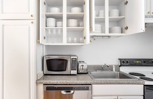Beacon Hill Apartment | Bright Beacon Hill 2BR with Kitchen, Near Boston Common