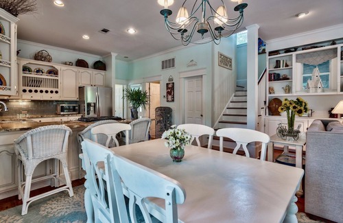 Sunnyside House | Steps to the Beach: Pet-Friendly Hotel with Ocean Views