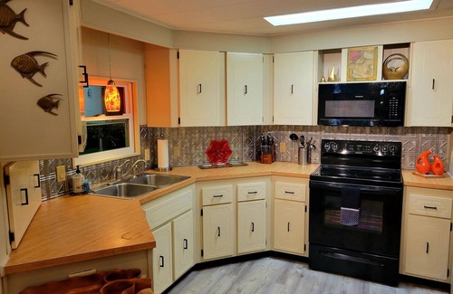 Edgewater House | Bright and Clean Intracoastal Home with Ocean View Amenities