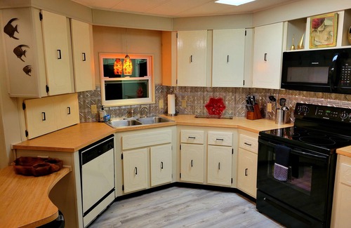Edgewater House | Bright and Clean Intracoastal Home with Ocean View Amenities