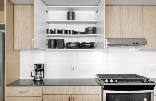 Wilburton Apartment | Modern Bellevue 2BR with BBQ, Gym & Convenient Location