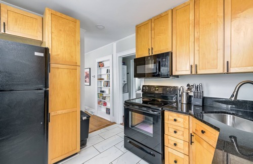 Winston - Salem House | Bright & Breezy Retreat near UNCSA & Downtown - 10/10 Rated