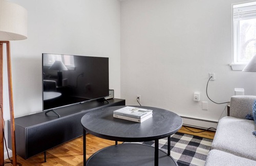 St. Elizabeth's Apartment | Bright Brighton Studio near Mission Park & Green Line, by Blueground