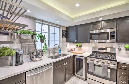 Burbank Apartment | Inviting Burbank Condo Near Griffith Park and Family Fun
