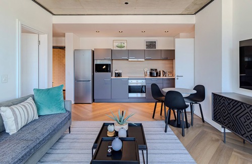 Century City Apartment | Bright & Calm Century City Base, Balcony Views,luxury 2 bed, work and play