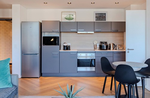 Century City Apartment | Bright & Calm Century City Base, Balcony Views,luxury 2 bed, work and play