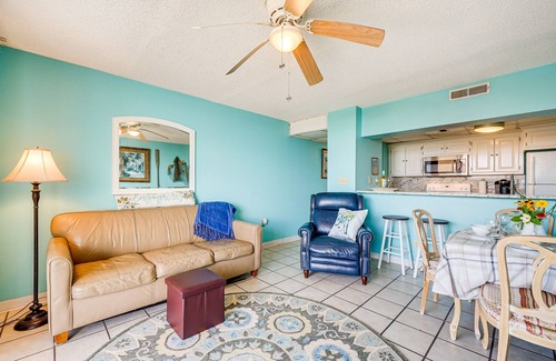 Carolina Beach Condo | Bright Carolina Beach Condo with Pool & Oceanfront Access