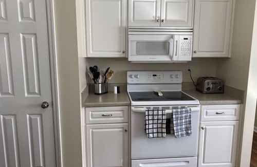 Aiken House | Bright 3-Bedroom Retreat with Private Yard & Pet Friendly