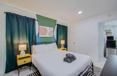 Greater East End Apartment | Bright & Cheerful 2-BD 1-BA Home by Buffalo Bayou
