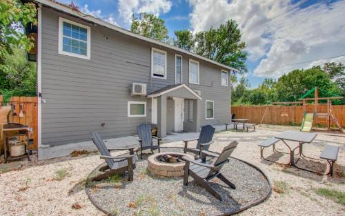 Greater East End Apartment | Bright & Cheerful 2-BD 1-BA Home by Buffalo Bayou