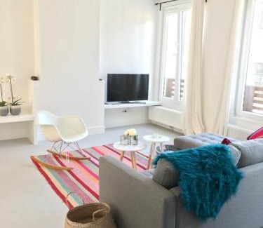 Harmonie House | Bright City Design House - Family-Friendly 4-Star Retreat