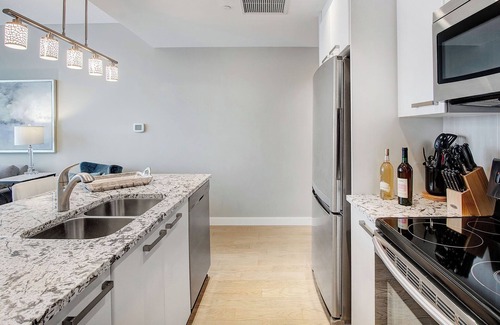 Victoria Park House | Bright 1 BR Condo with City Views - Family Friendly Stay!