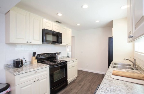 Palm Harbor Cottage | Coastal Cottage in Ozona: Pet Friendly with Ocean Views