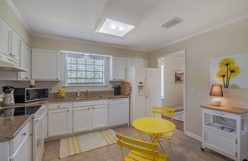 Edgewater House | Bright House with Resort Access and Top 10/10 Guest Rating