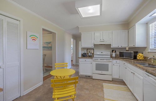 Edgewater House | Bright House with Resort Access and Top 10/10 Guest Rating