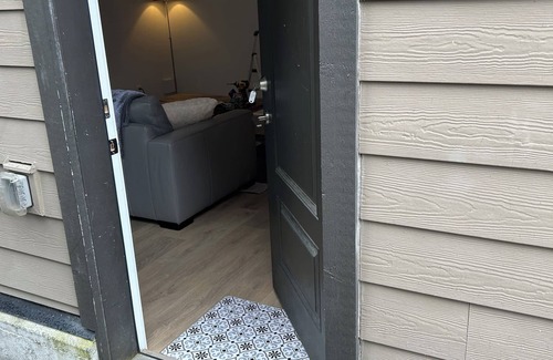 Langford Apartment | Bright One Bedroom Apartment in Victoria, BC - 10/10 Rated