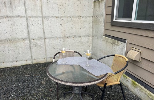 Langford Apartment | Bright One Bedroom Apartment in Victoria, BC - 10/10 Rated