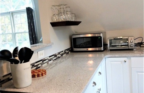 Marlwood Acre Apartment | Bright & Clean 1BR Pet Friendly Retreat with EV Charging