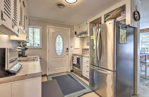 Niantic Cottage | Bright Coastal Cottage with Private Beach Access & Ocean Views