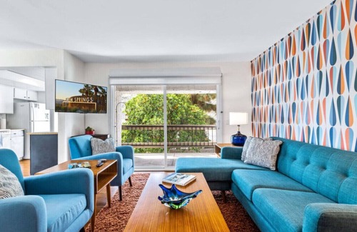 Palm Springs Condo | Bright & colorful condo w/mountain views 2bd/2ba