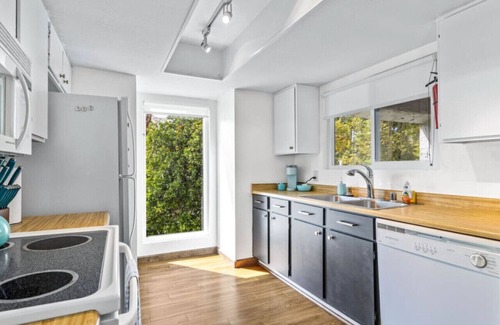 Palm Springs Condo | Bright & colorful condo w/mountain views 2bd/2ba