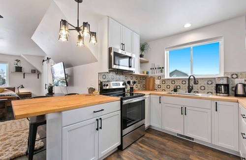 Timnath Apartment | Cozy Studio in Timnath: Pet-Friendly & Steps from Brewery