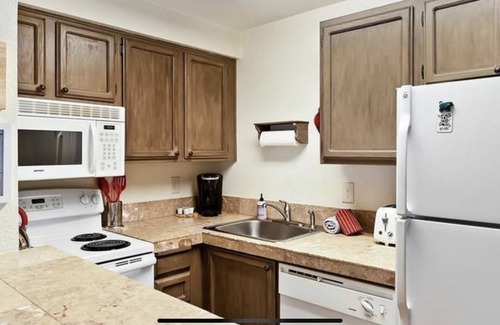 McCall Condo | Cozy Condo with Fireplace & Free WiFi Near All Attractions