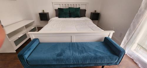 Tamarac House | Cozy Private Room with Pool Access & 9.6/10 Guest Rating