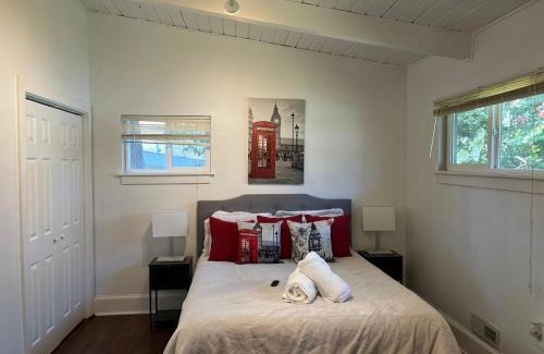 Buford Highway House | Renovated Retreat at Haven in Brookhaven - 4-Star Comfort