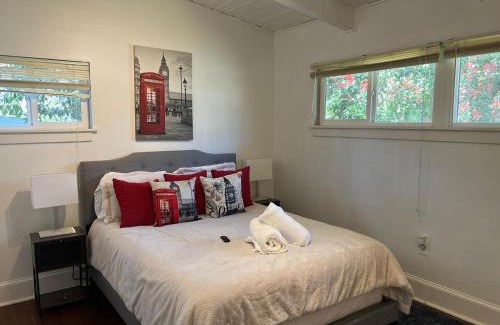 Buford Highway House | Renovated Retreat at Haven in Brookhaven - 4-Star Comfort