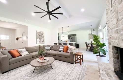 Round Rock House | Bright Home with Kitchen near Old Downtown Round Rock