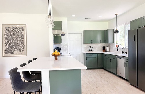 Round Rock House | Bright Home with Kitchen near Old Downtown Round Rock