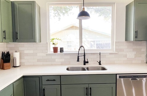 Round Rock House | Bright Home with Kitchen near Old Downtown Round Rock